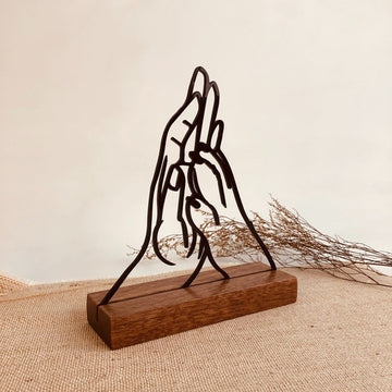 Escultura Decorativa Com Base De Madeira Mão E Pata