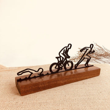 Escultura Decorativa Com Base De Madeira Triathlon