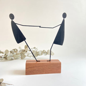 Escultura de Base em Madeira - Casal Palito