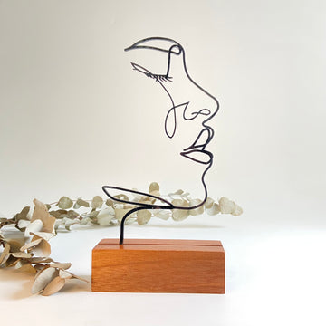Escultura de Base em Madeira - Perfil Linhas