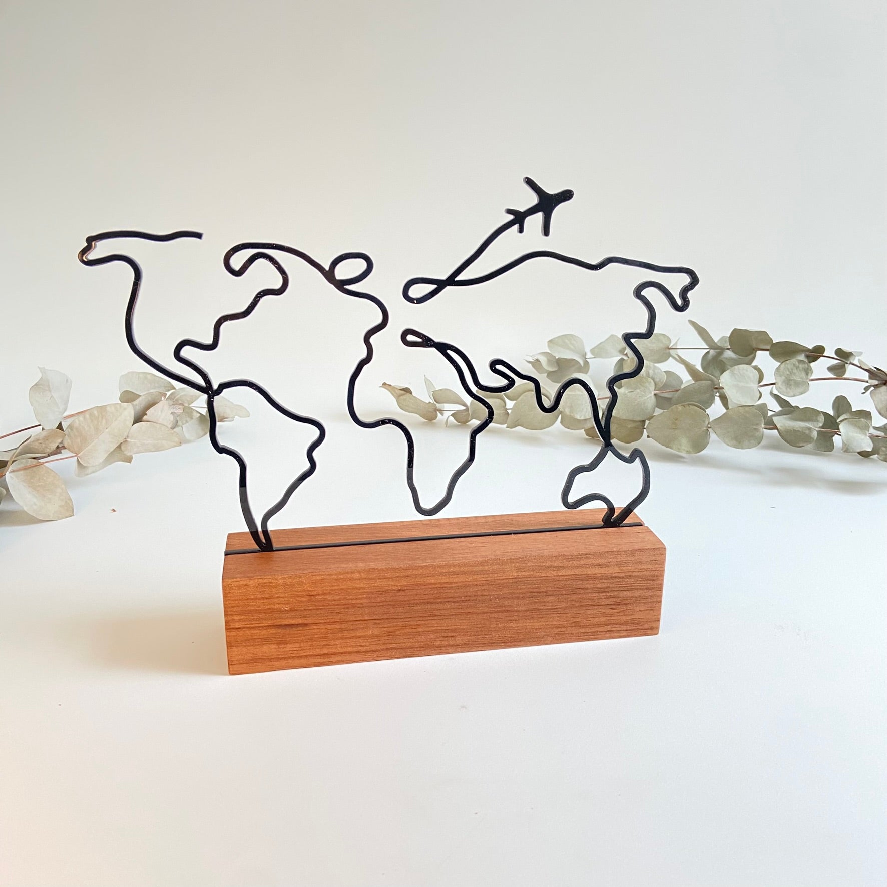 Escultura de Base em Madeira Personalizável - Mapa Mundi Minimalista