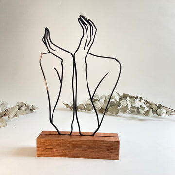 Escultura de Base em Madeira - Busto Linhas