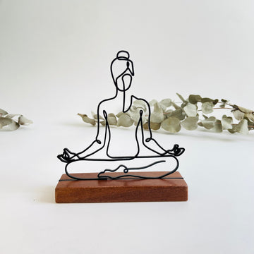 Escultura de Base em Madeira - Yoga