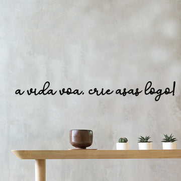 Letreiro de Parede de Frase: - ''A vida voa, crie asas logo''