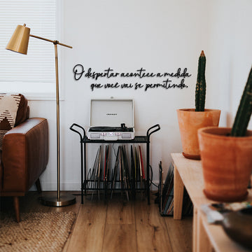 Letreiro de Parede de Frase: - ''O despertar acontece a medida que você vai se permitindo ''