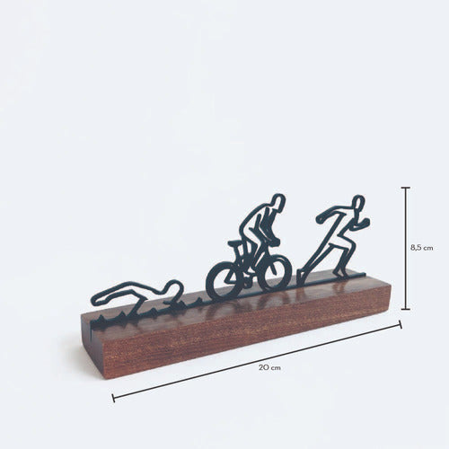 Escultura Decorativa Com Base De Madeira Triathlon