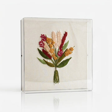 Caixa Acrílica Bordado Buquê de Flor | 20 x 20 cm