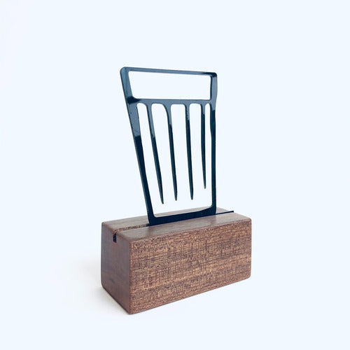 Escultura Decorativa Com Base De Madeira Copo Americano