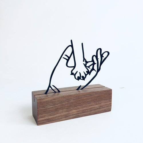 Escultura Decorativa Com Base De Madeira Pata De Gato E Mão