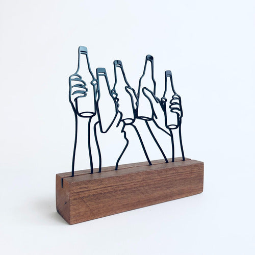 Escultura Decorativa Com Base De Madeira  Brinde Amigos