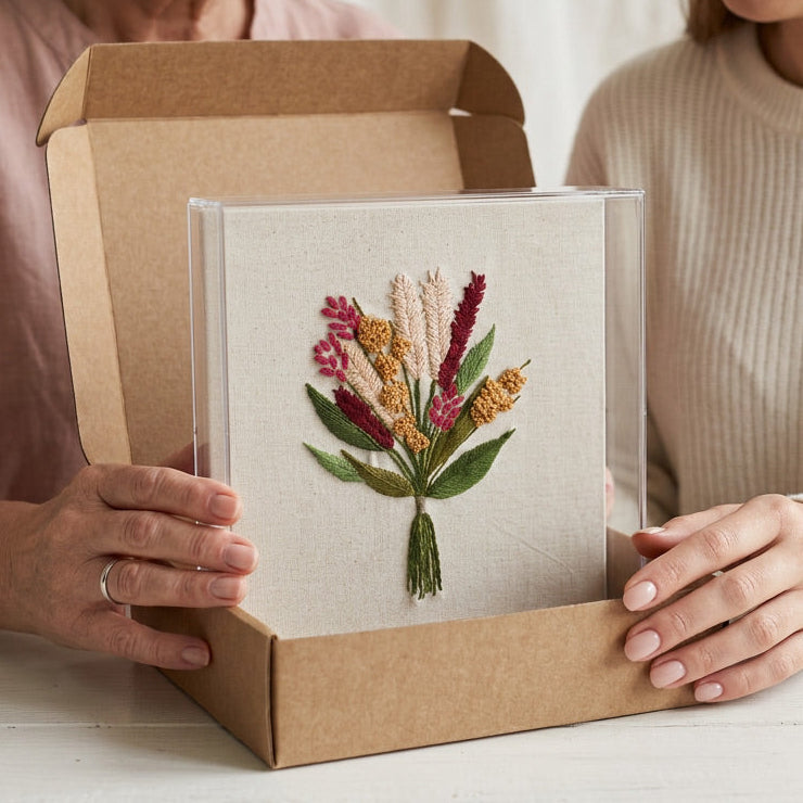 Caixa Acrílica Bordado Buquê de Flor | 20 x 20 cm