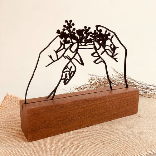 Escultura Decorativa Com Base De Madeira Mão Bolando Cigarro