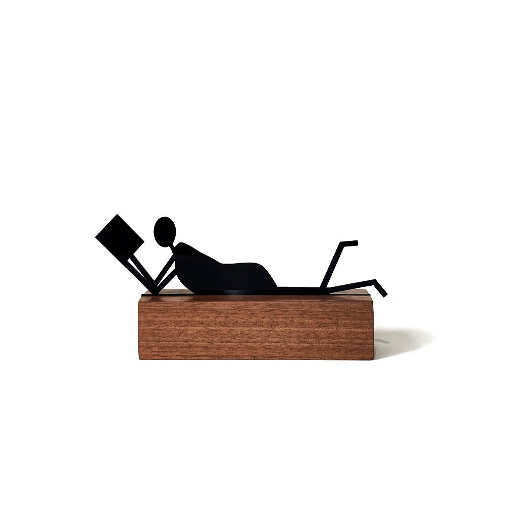 Escultura de Base em Madeira - Leitura Palito