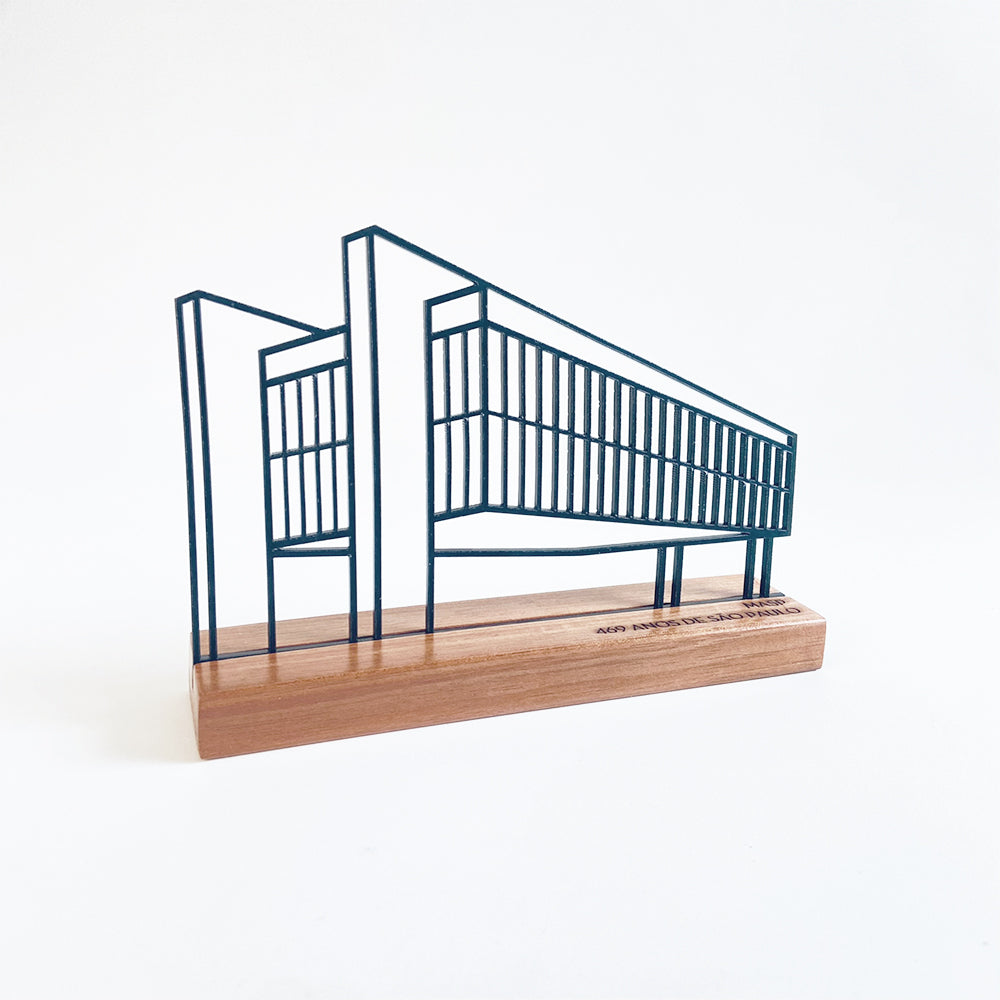 Escultura de Base em Madeira - MASP