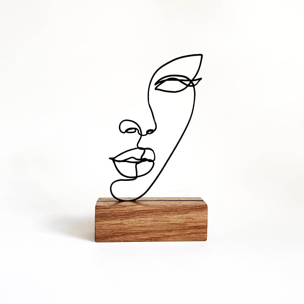 Escultura de Base em Madeira - Rosto Linhas