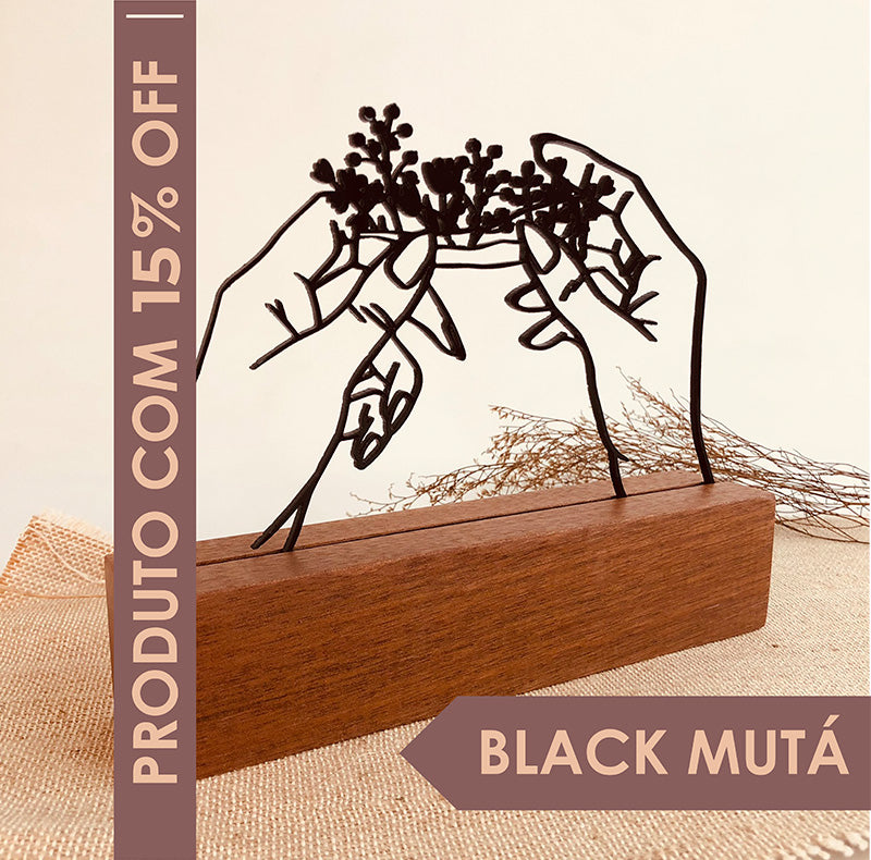 Escultura Decorativa Com Base De Madeira Mão Bolando Cigarro