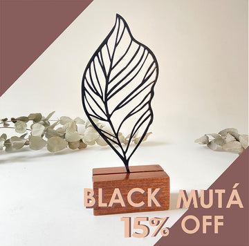 Escultura de Base em Madeira - Folha Vento em Linha