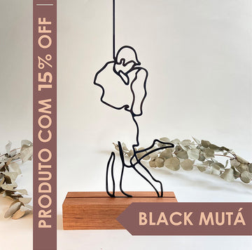 Escultura de Base em Madeira - Casal Beijos