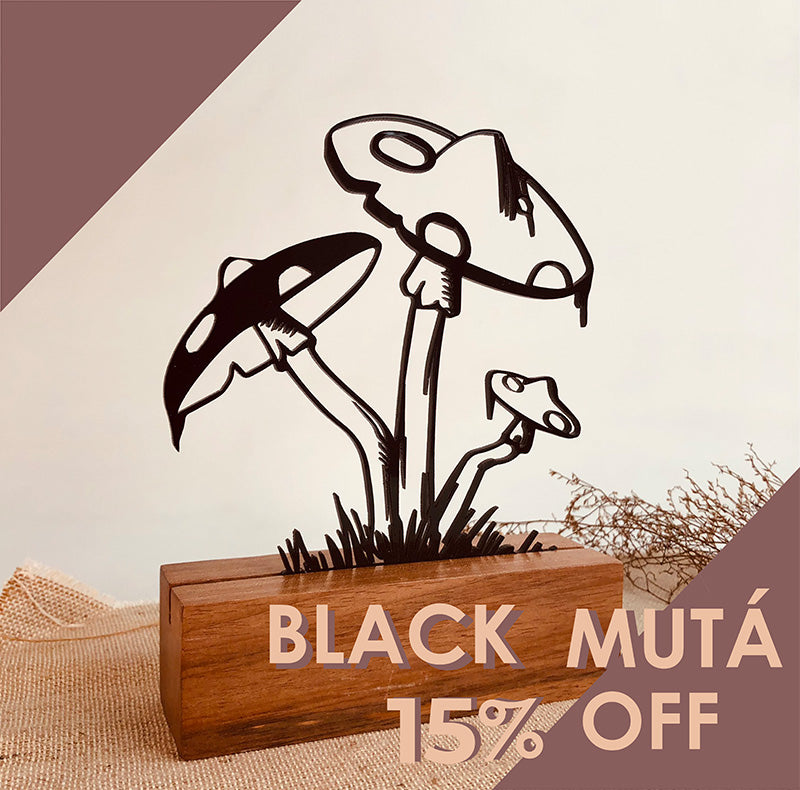 Escultura Decorativa com Base de Madeira - Cogumelos