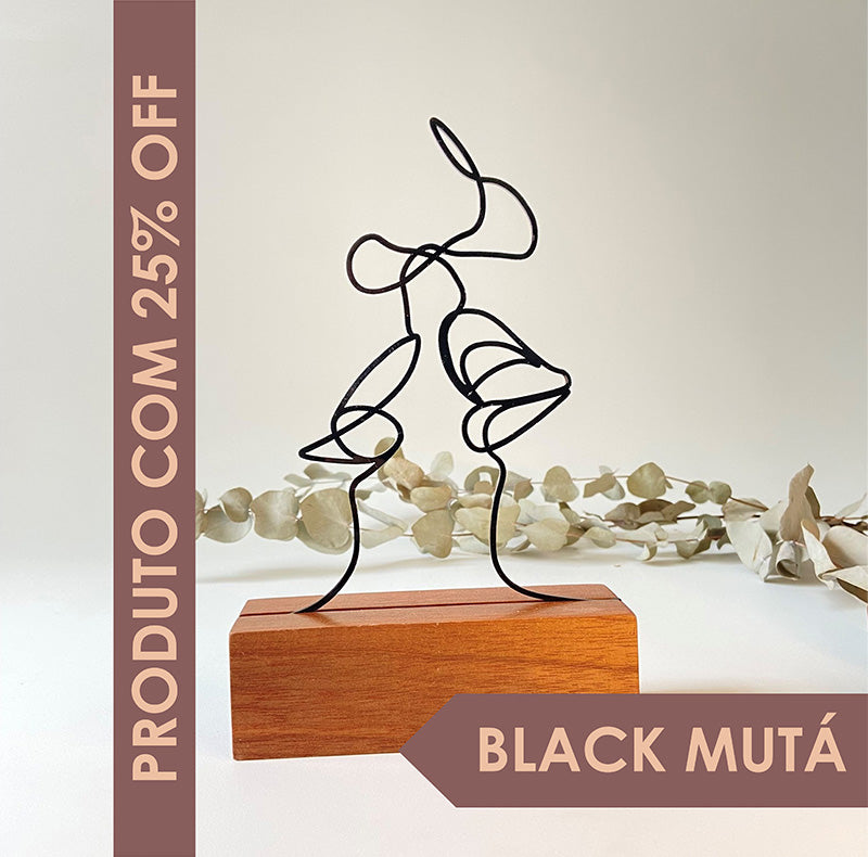 Escultura de Base em Madeira - Beijo Linhas