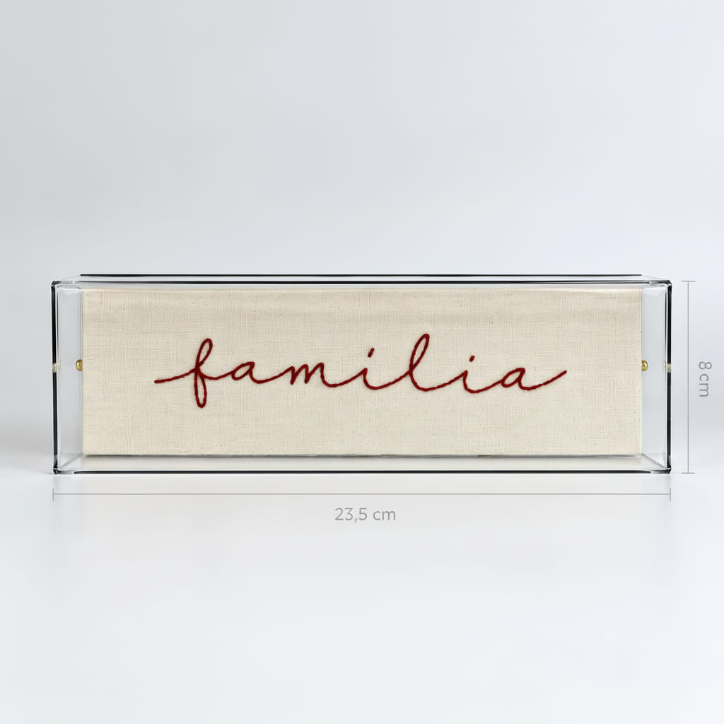Caixa Acrílica com Bordado Família | 23 x 7 cm