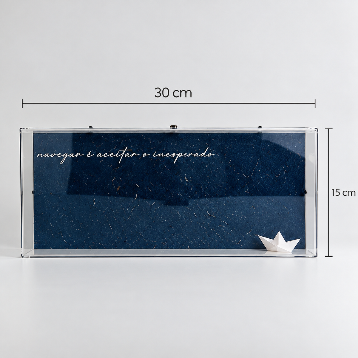 Caixa Acrílica Decorativa À Deriva — Barquinho de Papel | 30 x 15 cm