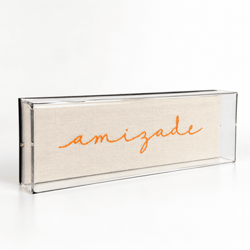 Caixa Acrílica com Bordado Amizade | 23 x 7 cm