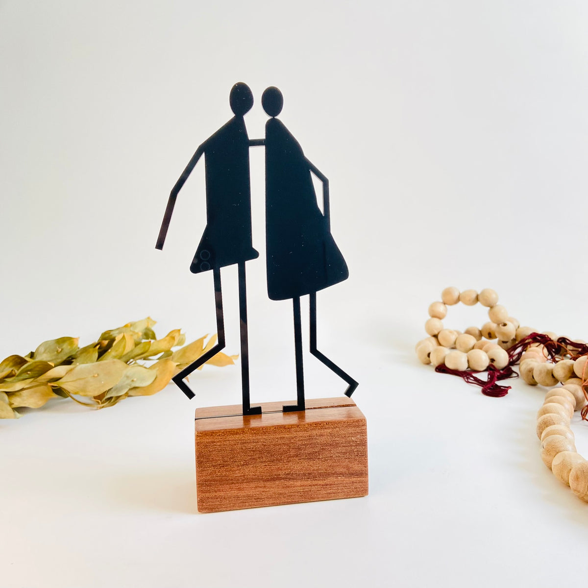 Escultura Casal Beijo Palito- Base em Madeira e Arte em Acrílico