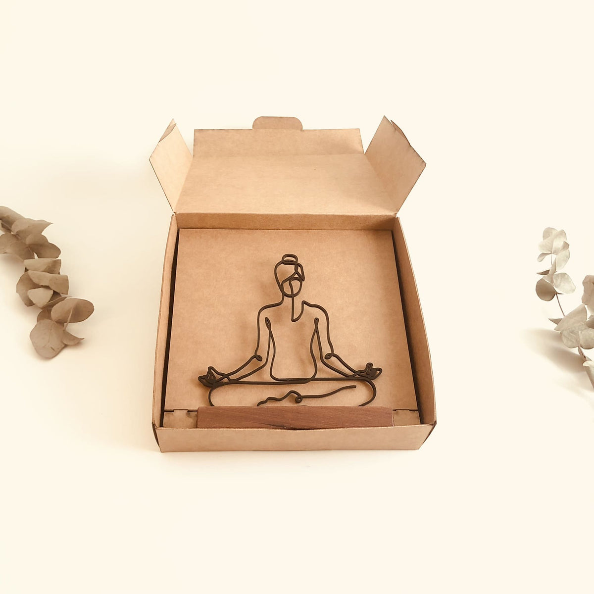 Escultura de Base em Madeira - Yoga