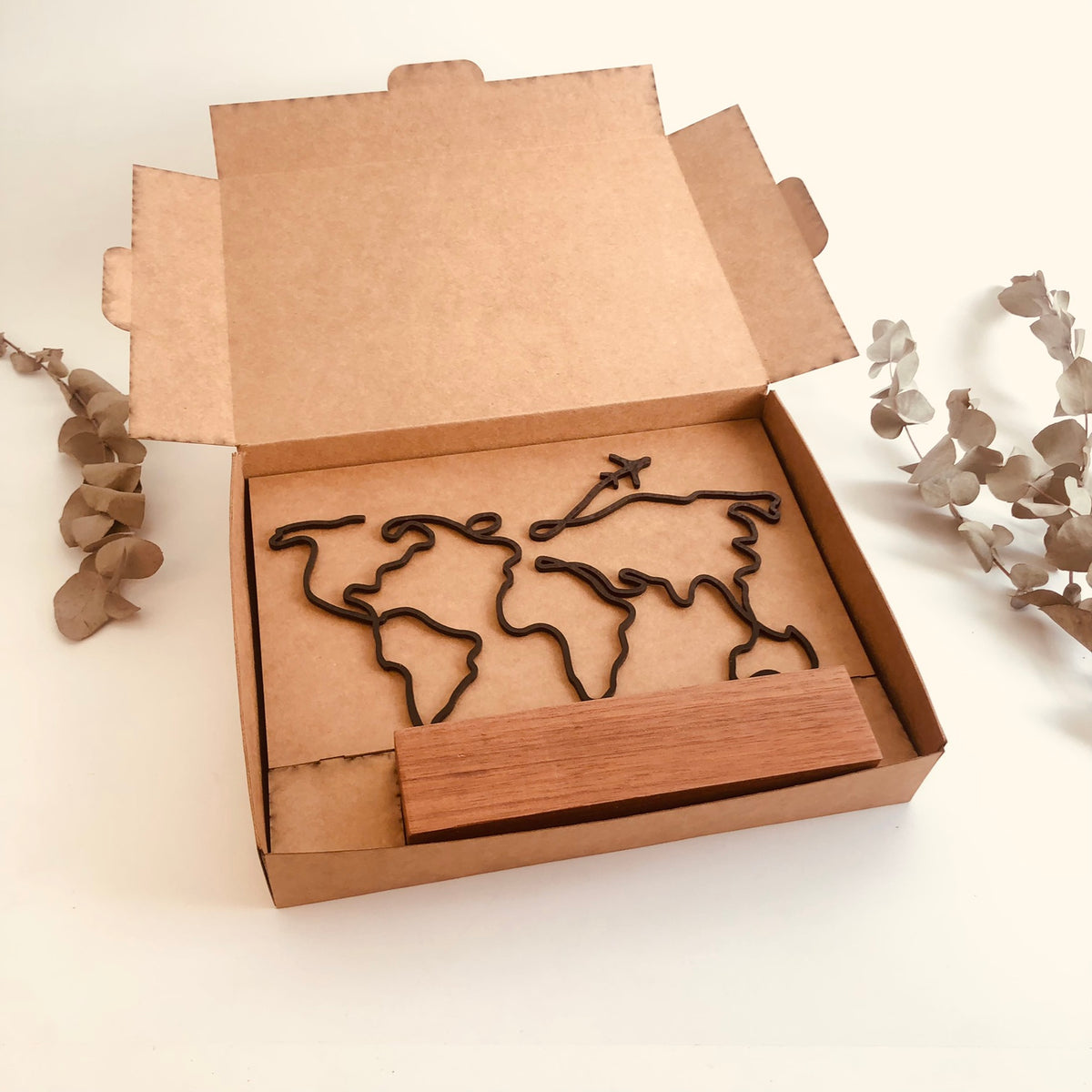 Escultura de Base em Madeira Personalizável - Mapa Mundi Minimalista