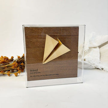 Caixa de Acrílico com Fundo de Madeira -  Travel | Viagem | Avião
