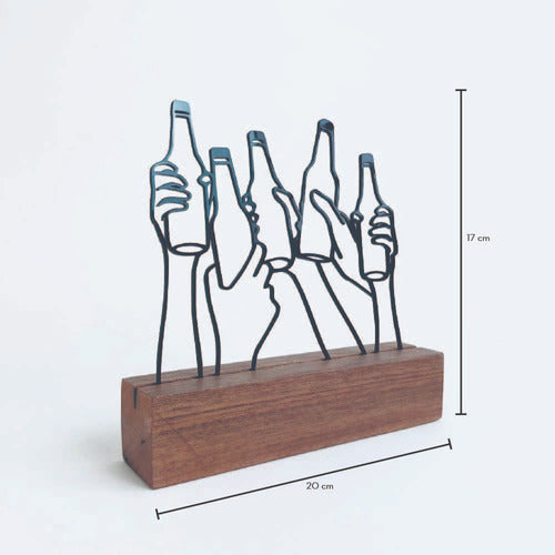 Escultura Decorativa Com Base De Madeira  Brinde Amigos