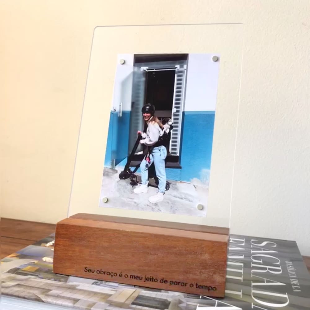 Personalize na hora - Porta Retrato - Base Alta Vertical
